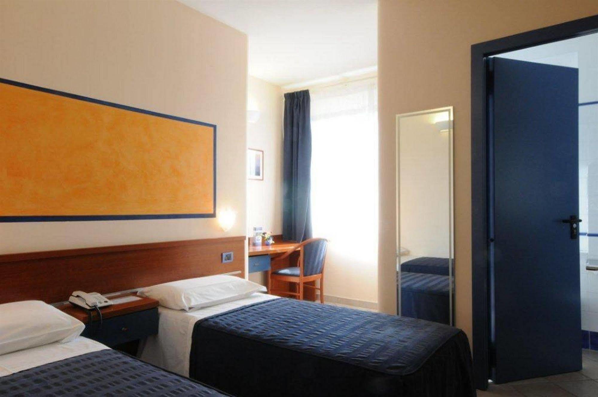1000 Miglia Hotel Monteroni d'Arbia Ngoại thất bức ảnh